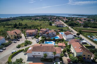 One Bedroom Apartment Hope III with Balcony near Porečn