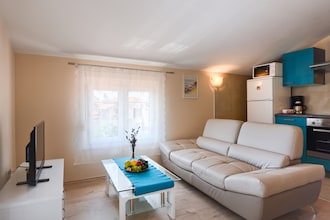 One Bedroom Apartment Hope III with Balcony near Porečn