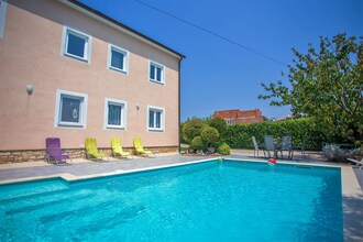 Apartment Complex Villa Maja in Tar \/ Two-Bedroom Apartment Maja I with Shared Pool