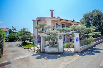Apartment Complex Villa Maja in Tar \/ Two-Bedroom Apartment Maja I with Shared Pool