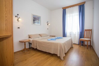 Apartment Complex Villa Maja in Tar \/ Two-Bedroom Apartment Maja I with Shared Pool