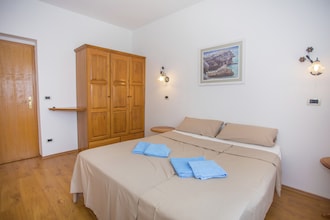 Apartment Complex Villa Maja in Tar \/ Two-Bedroom Apartment Maja I with Shared Pool