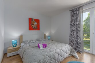 Modern Villa di Rovigno with Pool, Hot Tub and Sea View