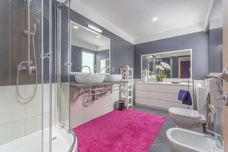 Modern Villa di Rovigno with Pool, Hot Tub and Sea View