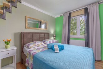 Modern Villa di Rovigno with Pool, Hot Tub and Sea View