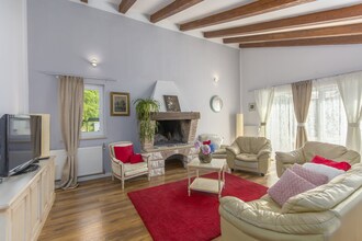 Modern Villa di Rovigno with Pool, Hot Tub and Sea View