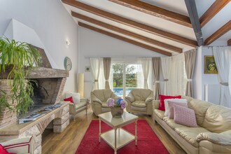 Modern Villa di Rovigno with Pool, Hot Tub and Sea View