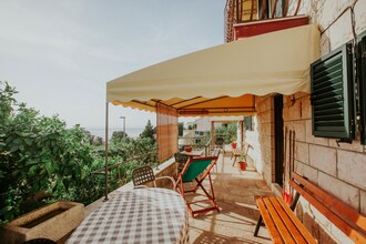 Ground floor apartment Splitska