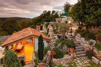 Villa Mirabilis