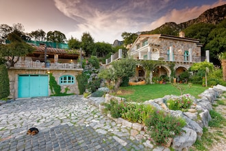 Villa Mirabilis