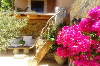 Evia Fox House