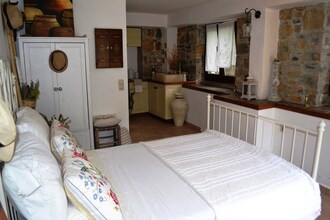 Evia Fox House
