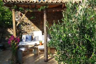 Evia Fox House