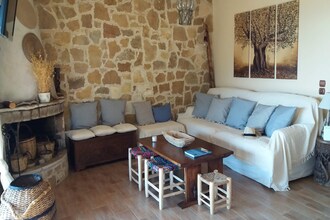 Evia Fox House