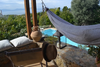 Evia Fox House