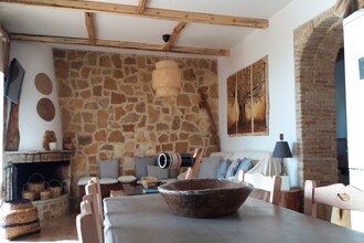 Evia Fox House