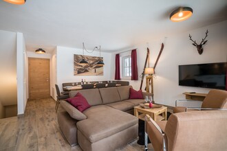 Lodge Elise