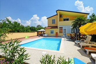 Apartment Complex Laura Nova Vas \/ Apartment Laura C with Balcony and Pool View