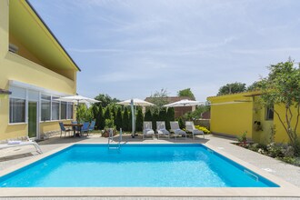 Apartment Complex Laura Nova Vas \/ Apartment Laura C with Balcony and Pool View