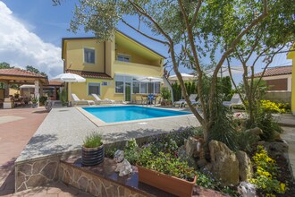 Apartment Complex Laura Nova Vas \/ Apartment Laura C with Balcony and Pool View