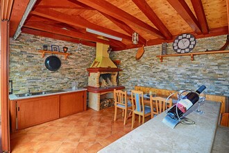 Apartment Complex Laura Nova Vas \/ Apartment Laura D with Balcony and Garden View