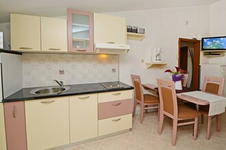 Apartment Complex Laura Nova Vas \/ Apartment Laura D with Balcony and Garden View