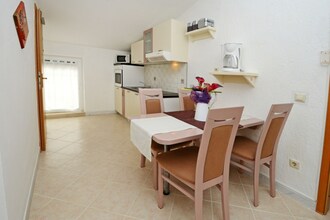 Apartment Complex Laura Nova Vas \/ Apartment Laura D with Balcony and Garden View