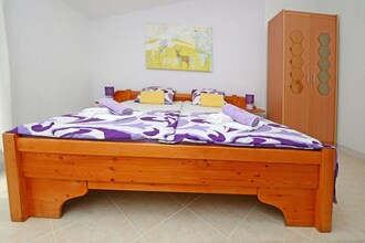Apartment Complex Laura Nova Vas \/ Apartment Laura D with Balcony and Garden View