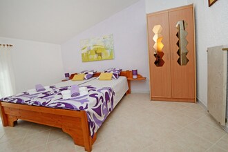 Apartment Complex Laura Nova Vas \/ Apartment Laura D with Balcony and Garden View