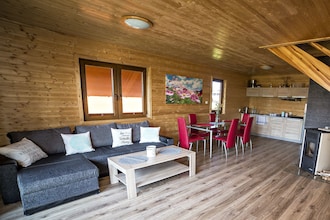 House Jamno Lake