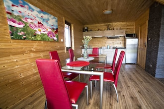 House Jamno Lake