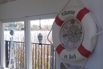 Bootshaus direkt am See mit eigenem Steg