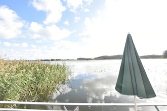 Bootshaus direkt am See mit eigenem Steg