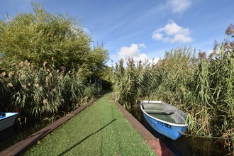 Bootshaus direkt am See mit eigenem Steg