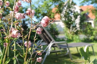 Romantische Ferienwohnung an der Ostsee mit Garten