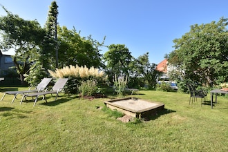 Romantische Ferienwohnung an der Ostsee mit Garten