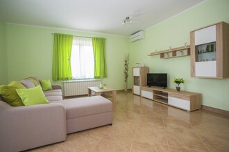 Holiday House Rossana with Private Pool and Garden