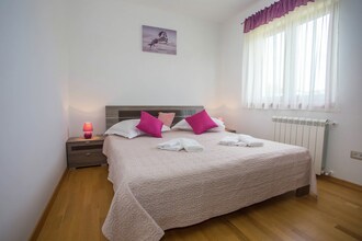 Holiday House Rossana with Private Pool and Garden