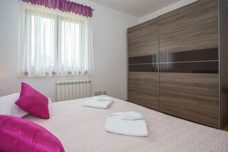 Holiday House Rossana with Private Pool and Garden