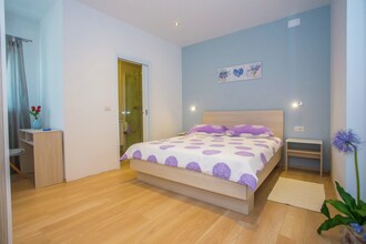 Apartment Mir with private Pool