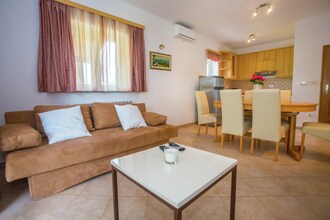 Apartment Mir with private Pool