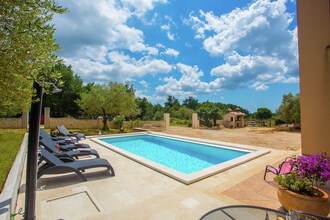 Apartment Mir with private Pool