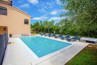 Apartment Mir with private Pool