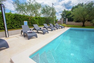 Apartment Mir with private Pool