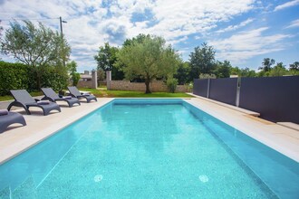Apartment Mir with private Pool