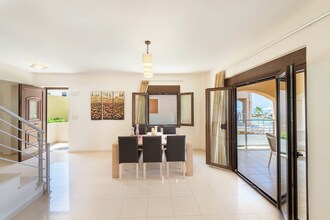 Villa Avra