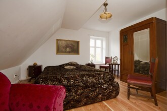 A historic manor by the sea