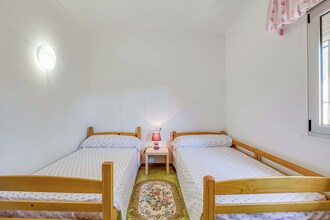 Villa 83