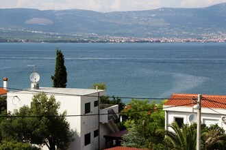 Marina Top Floor apartment E