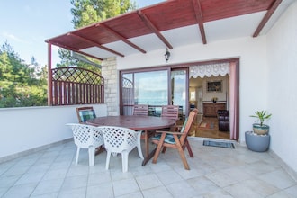 Marina Top Floor apartment E